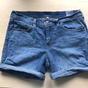 Levi’s shorts size 29